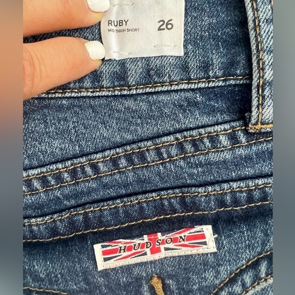 NWT - Hudson Ruby Cuffed Mid-Thigh Shorts - Size 26 - Picture 7 of 10